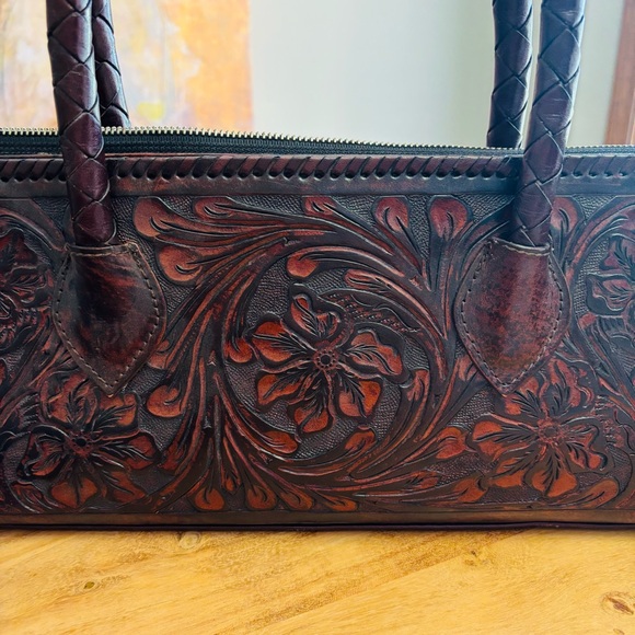 Elegant Floral Embossed Leather Handbag - Picture 2 of 9